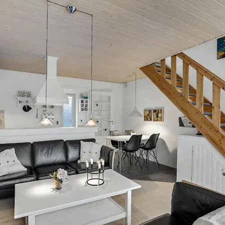 2 Bedroom Gorgeous In Prázdninový dům *