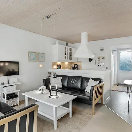 Dom wakacyjny 2 Bedroom Gorgeous In